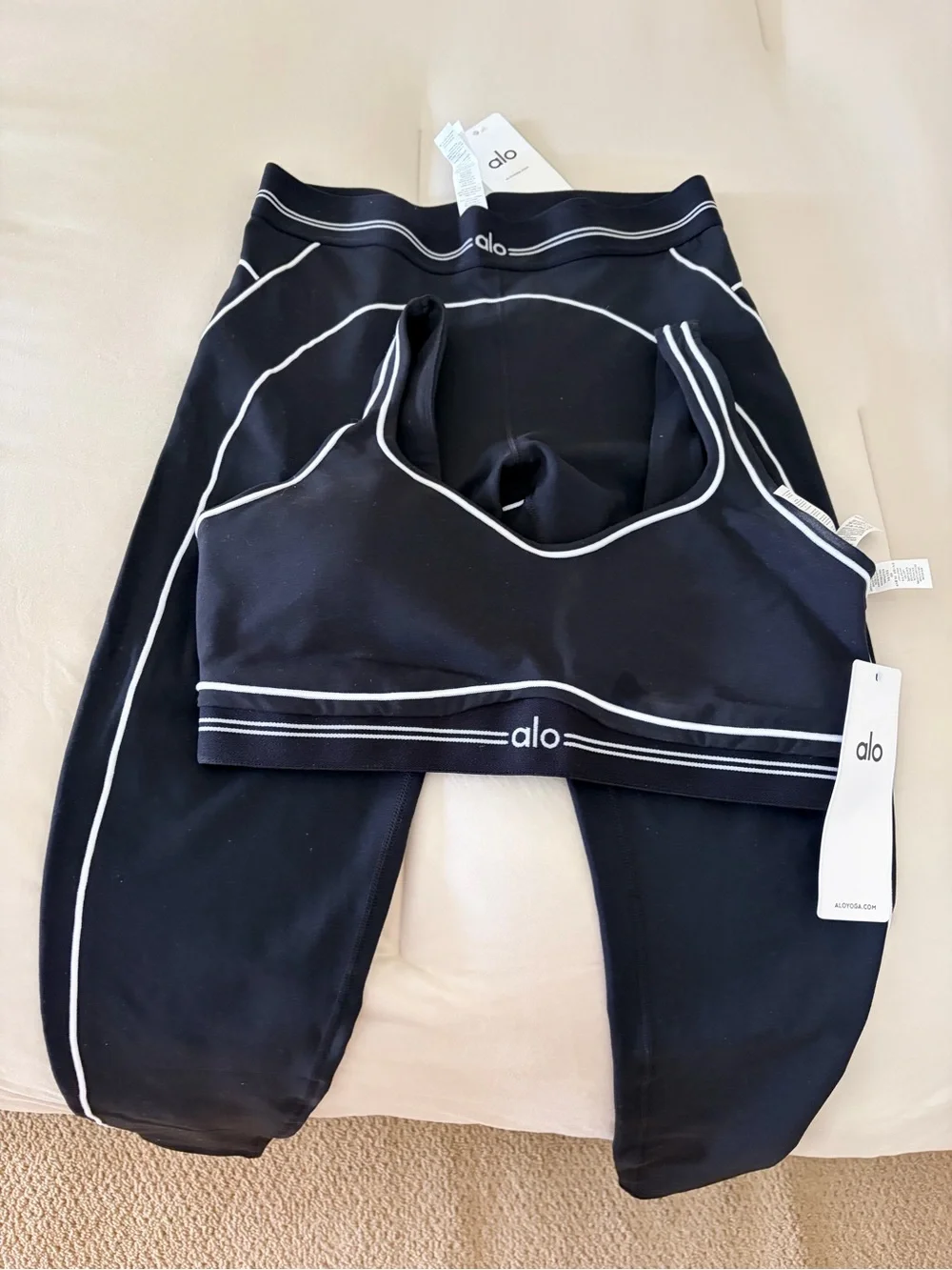 ALO Yoga sleek alo